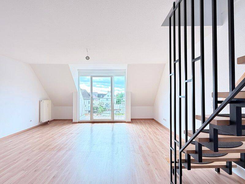 Exklusives Wohnen auf 2 Ebenen: 4-Zimmer-Wohnung mit EBK und Balkon, 64546 Mörfelden-Walldorf