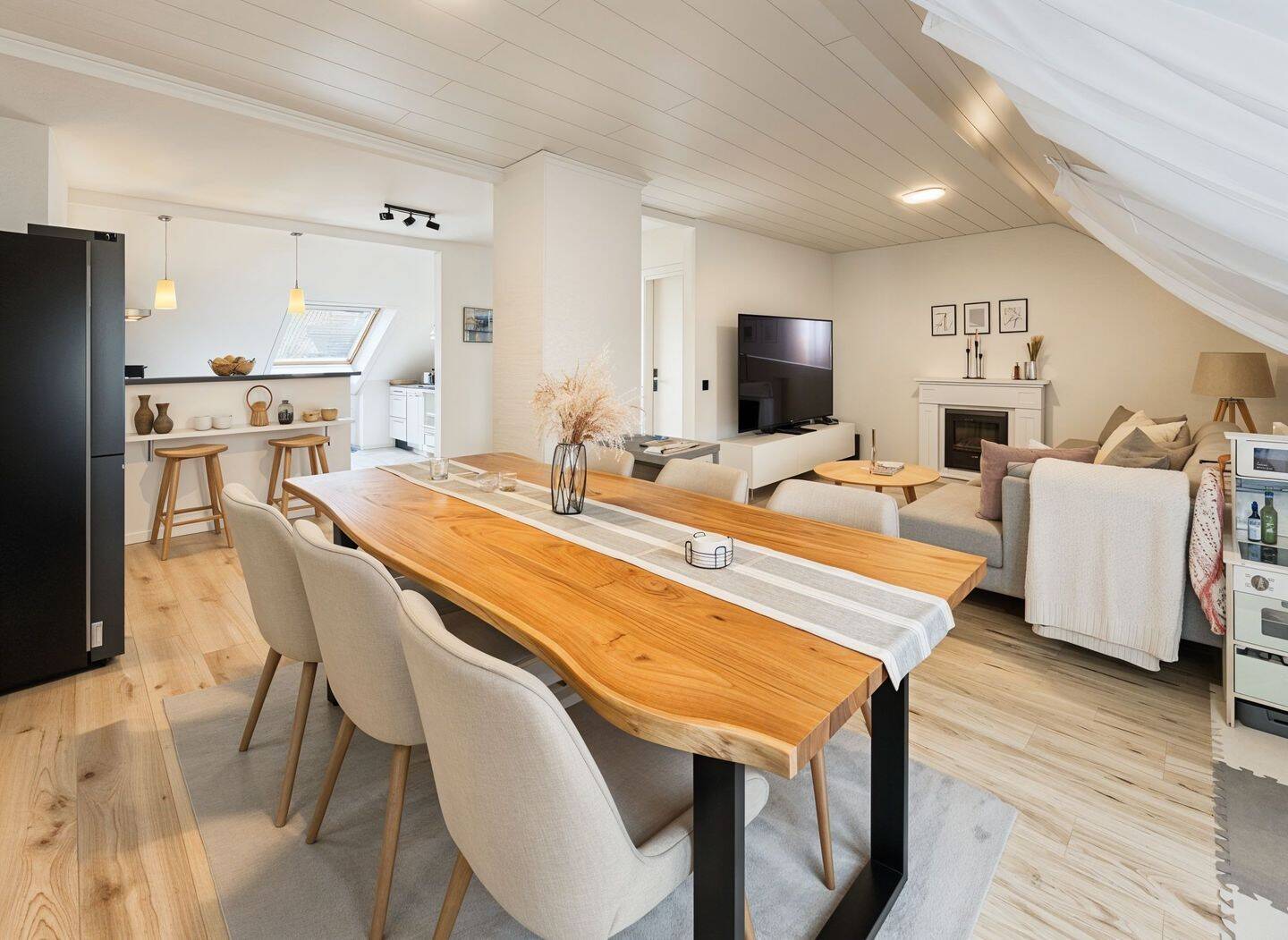 77 m² unterm Dach: helle 3-Zimmer-Wohnung mit Einbauküche in Mettmann, 40822 Mettmann