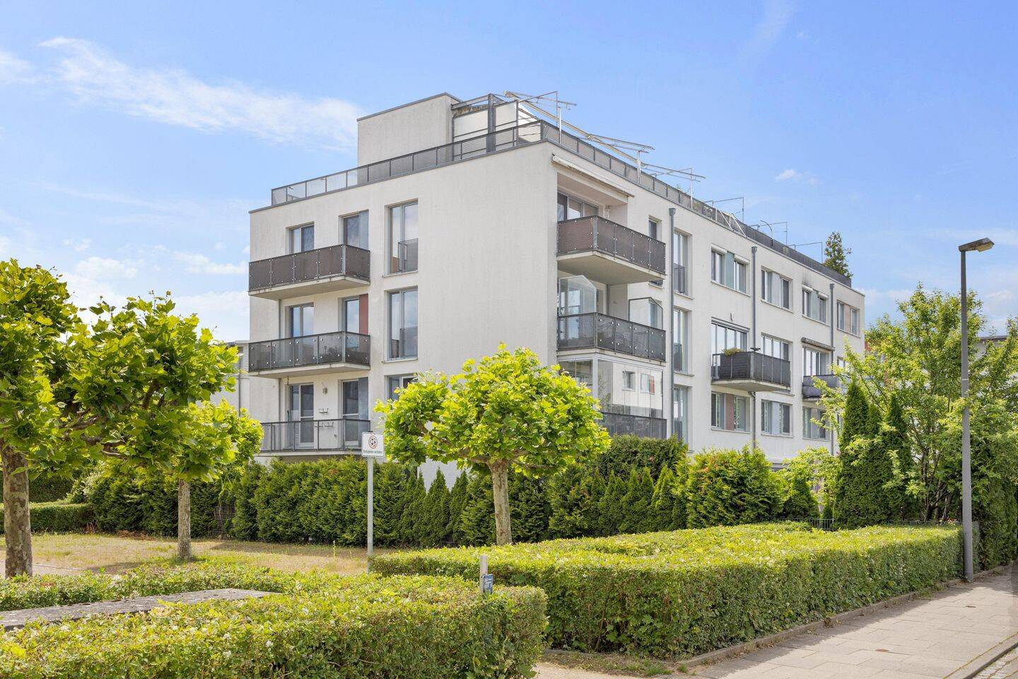 Wohnkomfort auf zwei Ebenen mit Balkonen, Dachterrasse und TG-Stellplatz, 22417 Hamburg (Hamburg-Nord Hummelsbüttel Langenhorn)