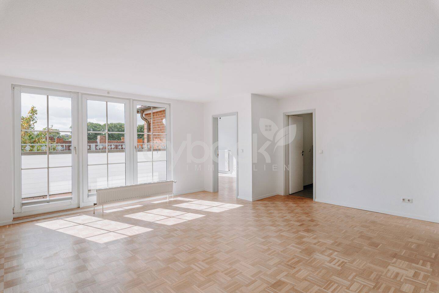 Zentral wohnen mit Weitblick: 3-Zimmer-Dachgeschosswohnung mit Balkon und Tiefgaragenstellplatz, 21339 Lüneburg