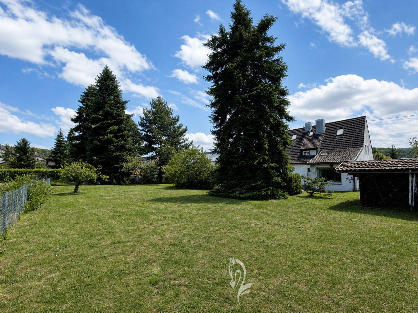 Viel Raum für neue Ideen – großzügiges Grundstück mit Bestandshaus in sonniger und ruhiger Lage, 97209 Veitshöchheim