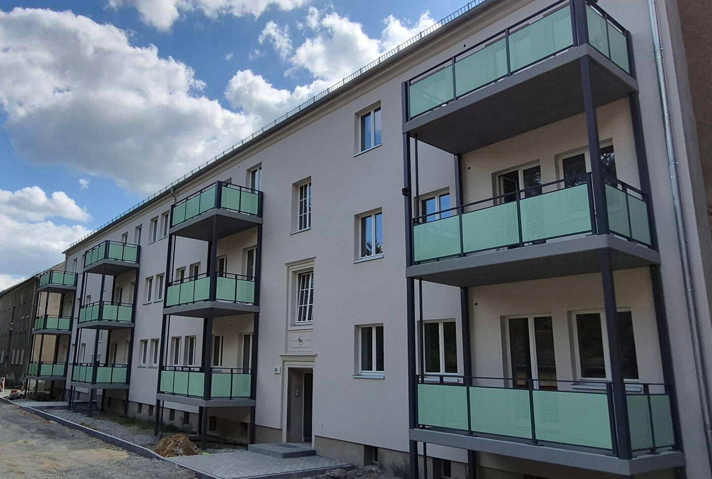Erstbezug nach Sanierung! 3-Zimmer-Wohnungen mit großem Balkon zu vermieten!, 1979 Lauchhammer