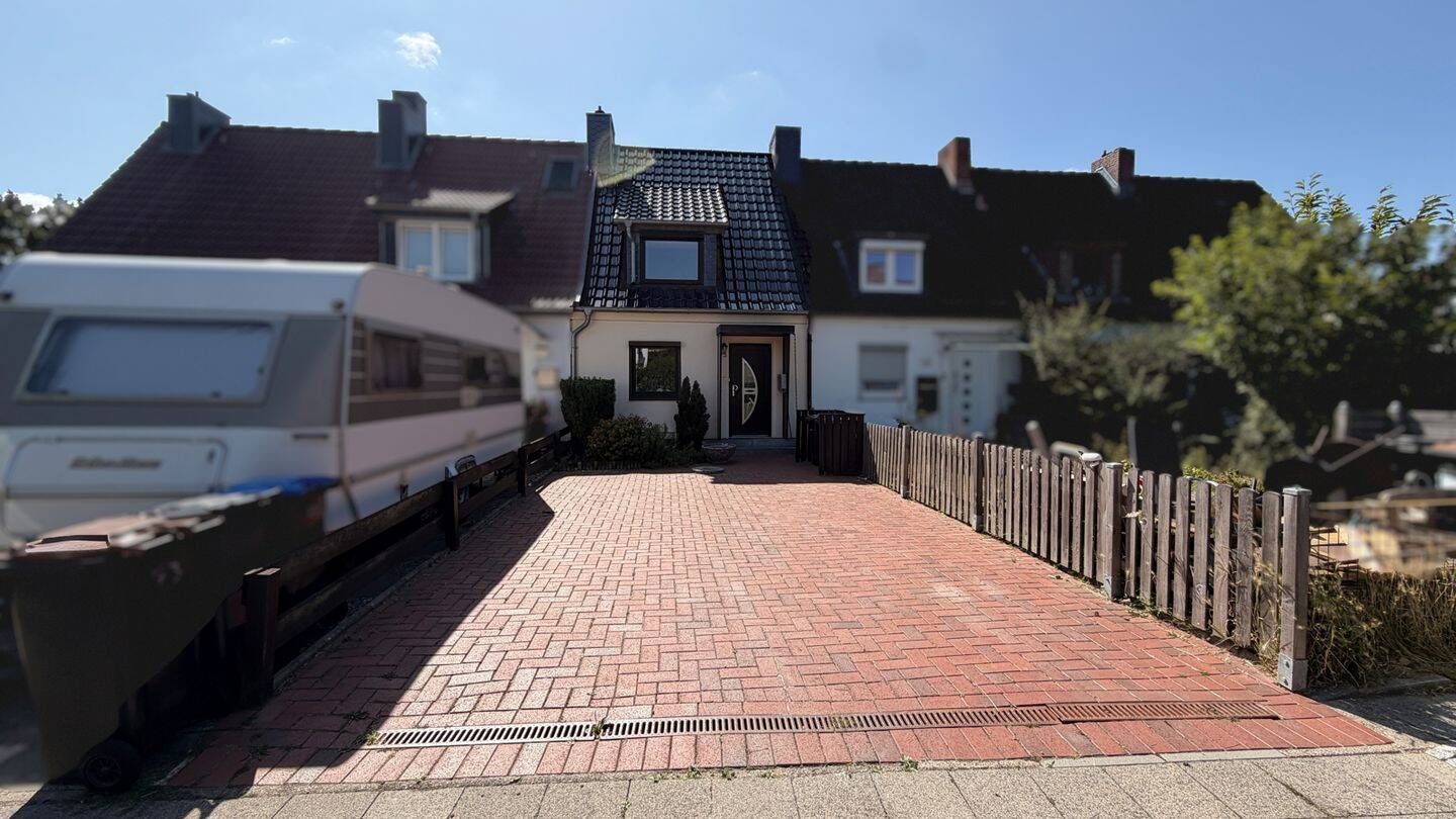Reihenmittelhaus mit Garten und vielseitigem Gestaltungspotenzial in Kiel-Wellsee, 24145 Kiel