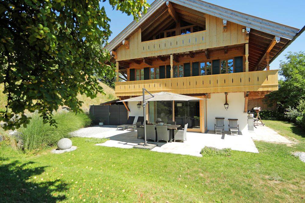 Alpines Landhaus bei Bad Tölz – 265 m² Wohnen, Bergblick & herrlicher Garten, 83646 Wackersberg