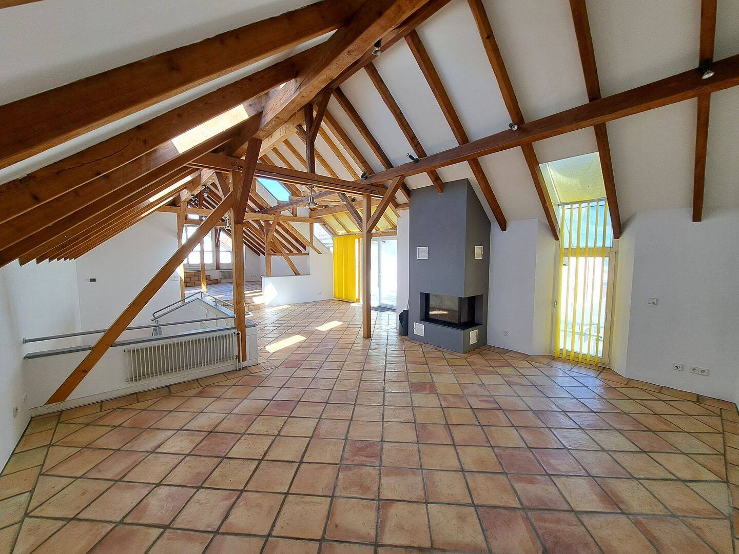 Außergewöhnliches Hinterhaus im Ortskern – ca. 220 m² Wohnen mit besonderer Architektur und drei Ter, 76470 Ötigheim