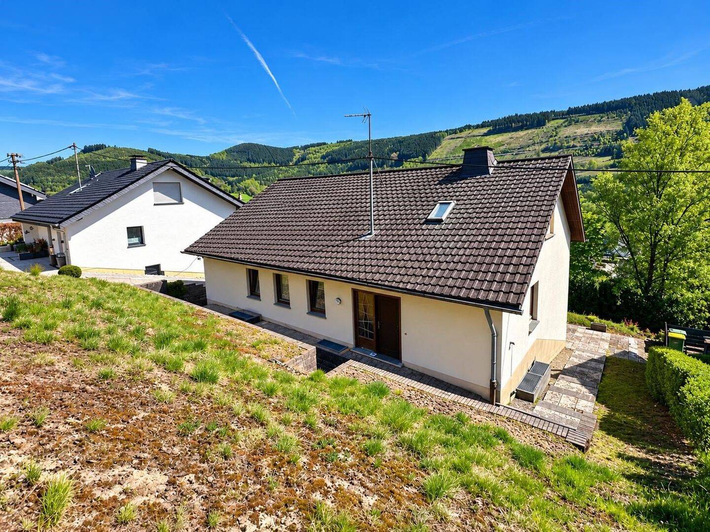 Reduzierter Preis! Einfamilienhaus mit Einliegerwohnung in Lennestadt-Saalhausen, 57368 Lennestadt