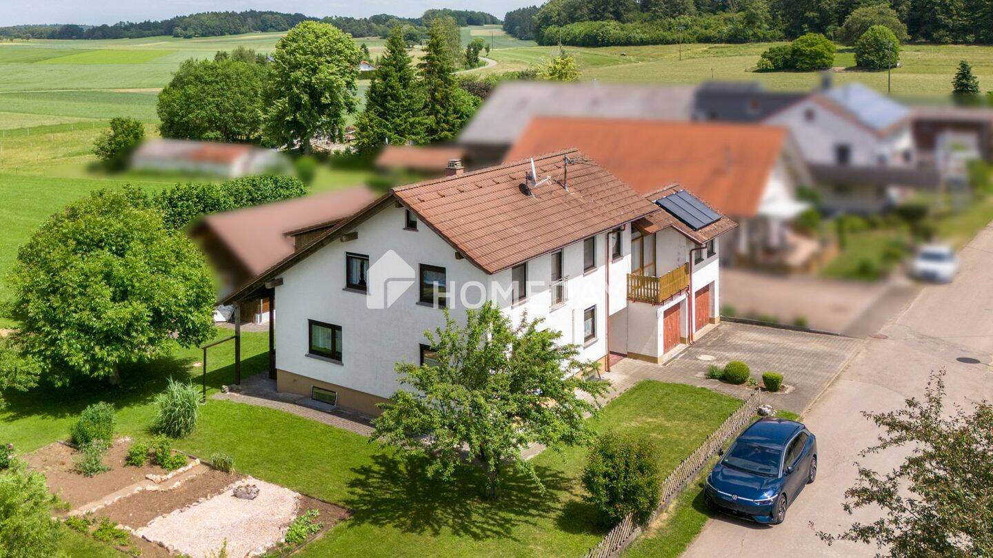 Freistehendes Einfamilienhaus mit Einliegerwohnung auf großem Grundstück, 72531 Hohenstein