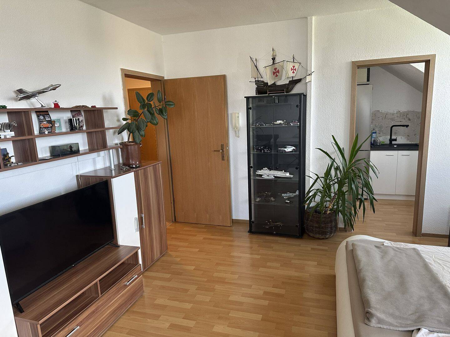 1 RW zu vermieten möblie, 99095 Erfurt (Mittelhausen Schwerborn Stotternheim)