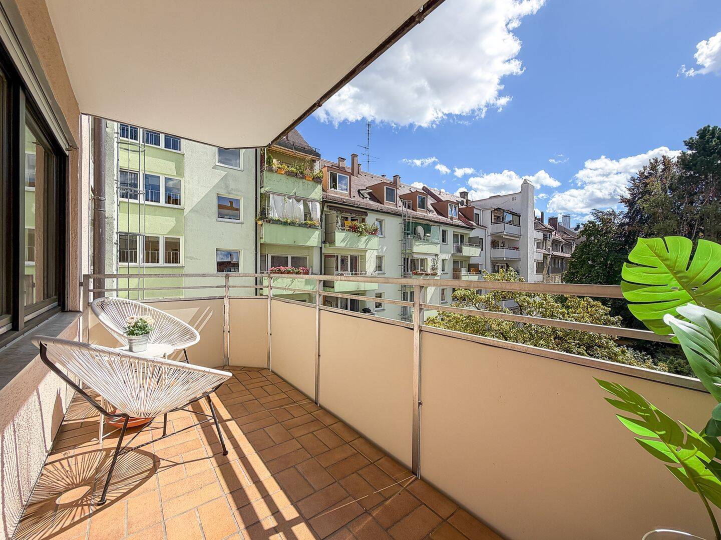 FIRSTPLACE – Renovierte 2-Zimmer-Wohnung mit ruhiger Südloggia in Giesing, bezugsbereit, 81541 München (Au-Haidhausen Obergiesing Ramersdorf-Perlach)