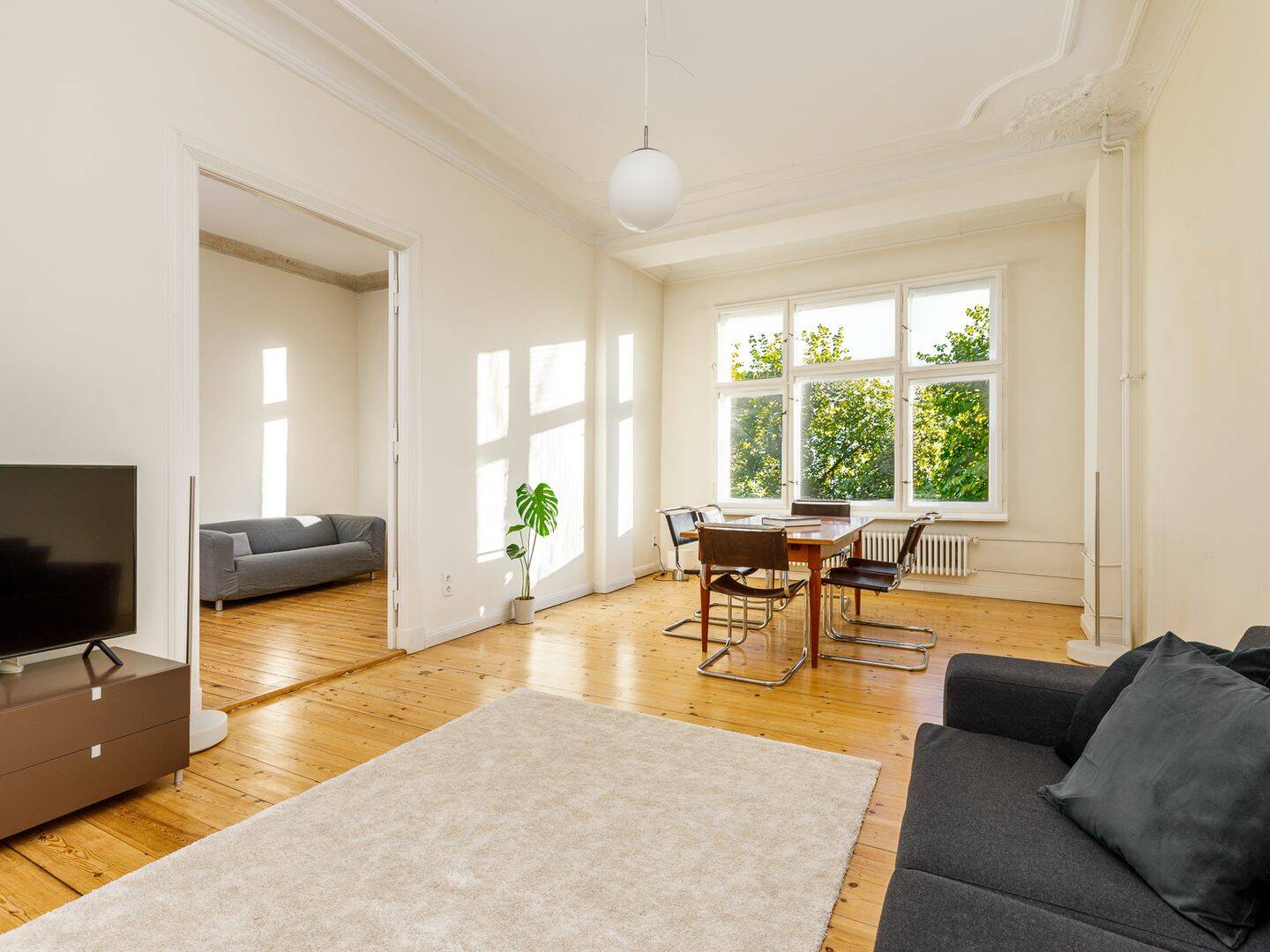 Beautiful Bohème – Großzügige Altbauwohnung mit sonniger Loggia im ruhigen Rote Insel Kiez, 10829 Berlin (Tempelhof-Schöneberg Schöneberg)