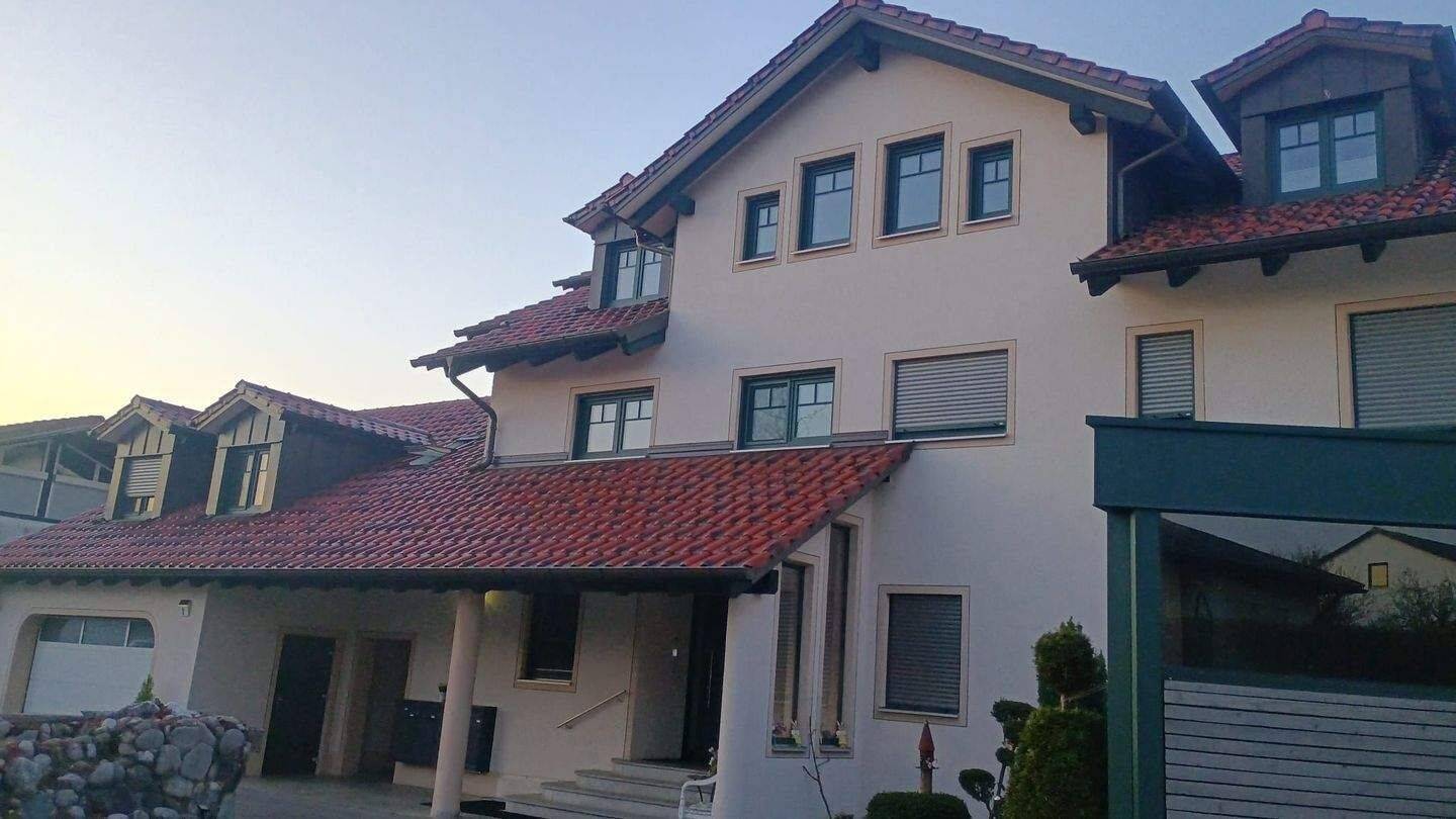 Moderne 5-Zimmer-Wohnung mit Balkon, EBK & Garage in Pförring, 85104 Pförring