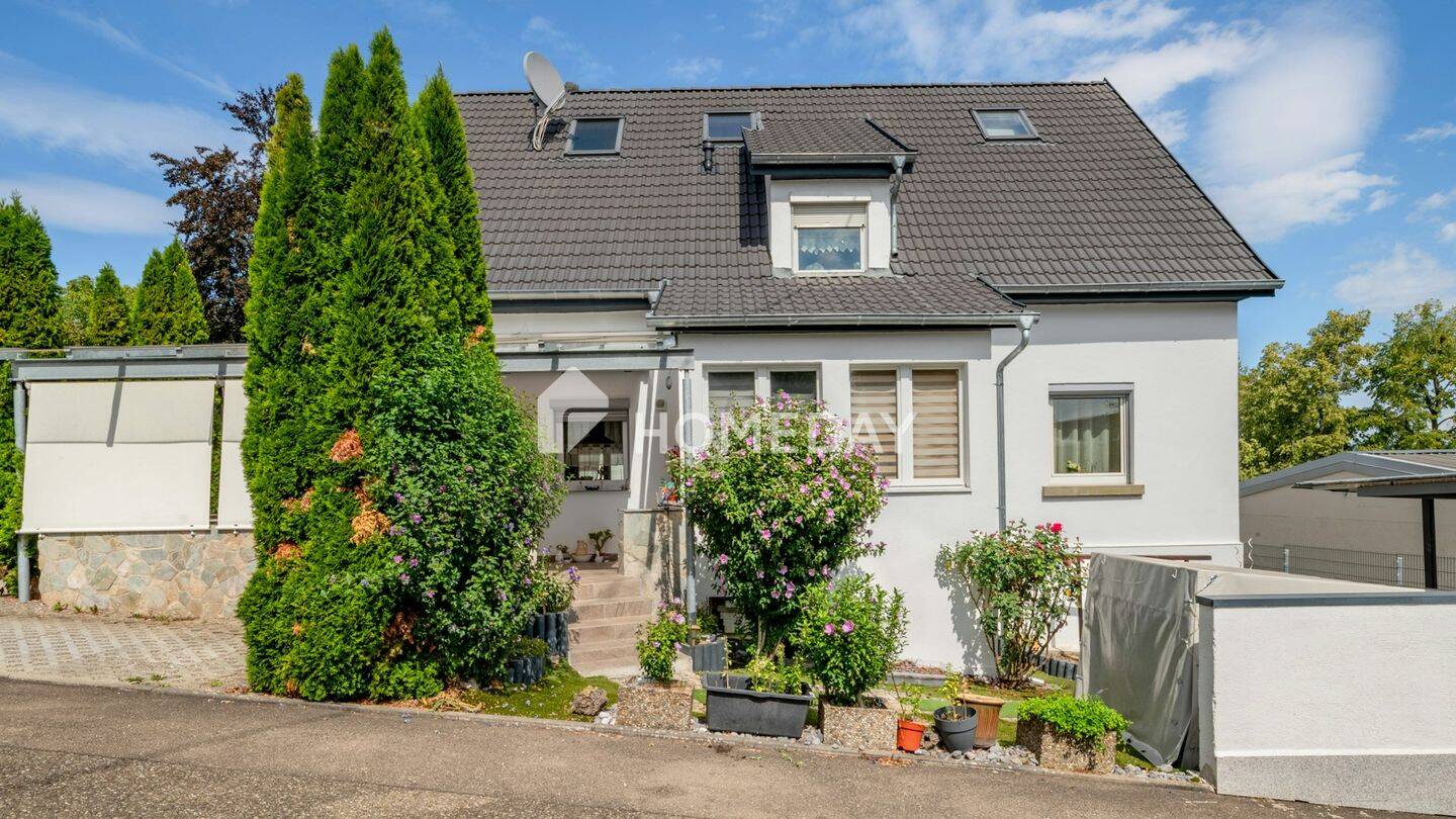 Platz & Flexibilität für die ganze Familie! Modernisiertes Wohnhaus über drei Etagen & 2 Wohnungen, 72770 Reutlingen