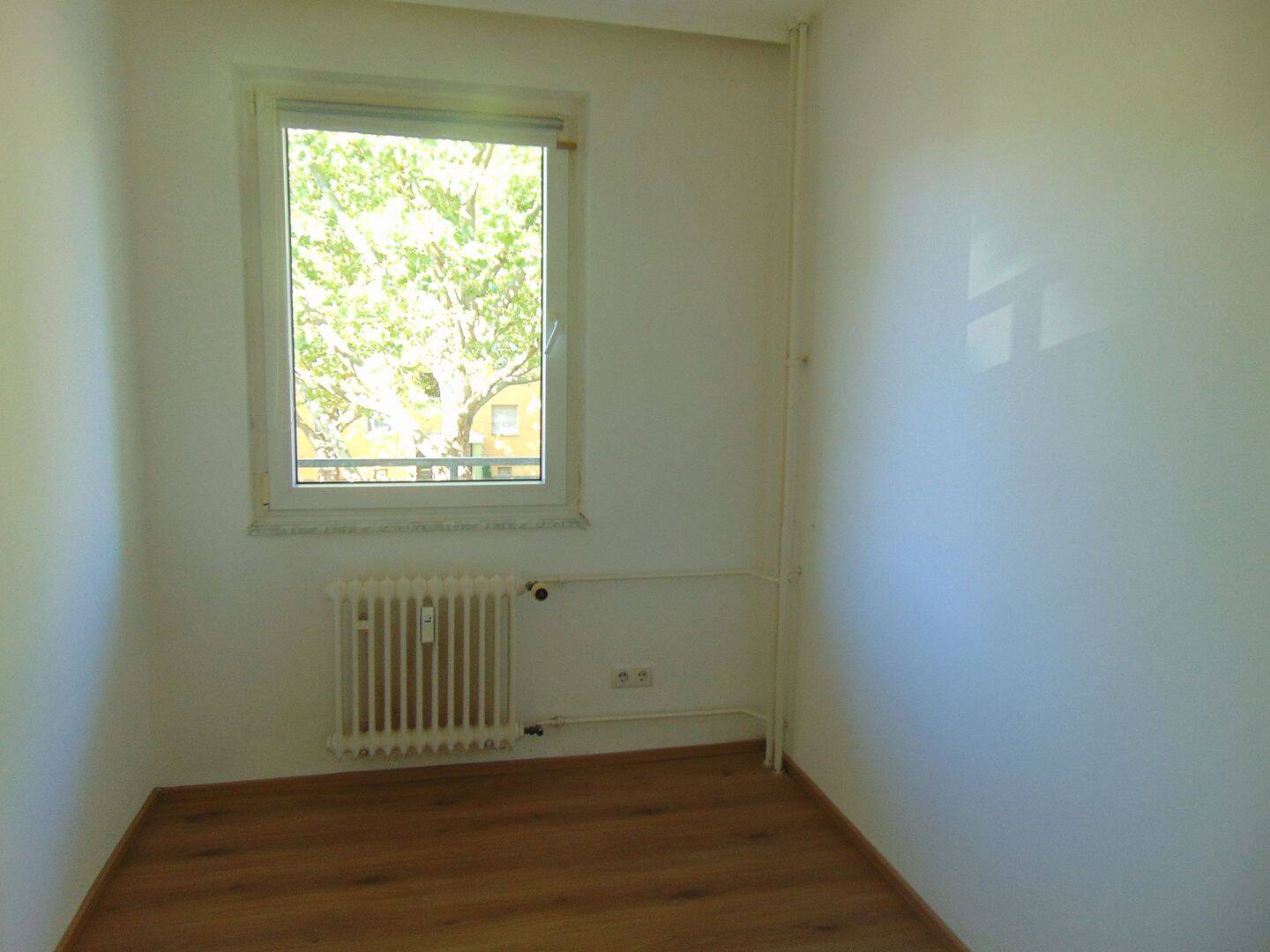 Einfache Wohnung mit Balkon, 67098 Bad Dürkheim