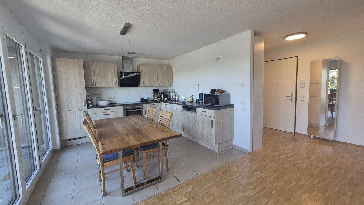 Helle 4-Zimmer-Wohnung mit großem Balkon in Stuttgart, 70374 Stuttgart (Bad Cannstatt Sommerrain)