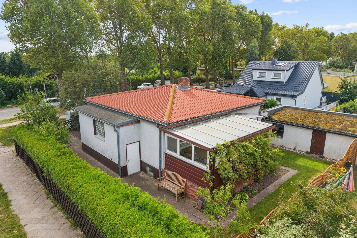 Solider Bungalow auf schönem Grundstück: Modernisierung nach eigenen Vorstellungen, 12355 Berlin (Neukölln Kolonie Platanenblick Rudow Siedl. An der Rudower Höhe)