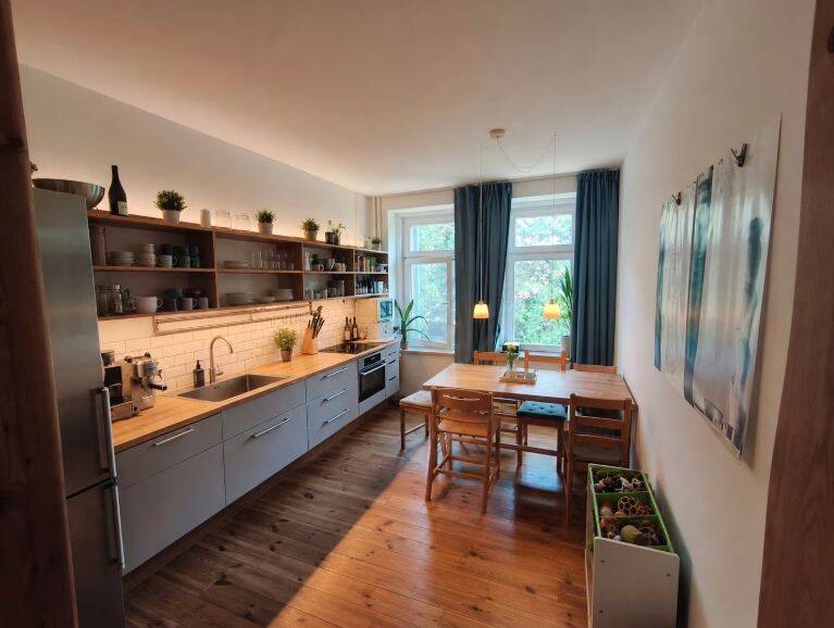 Stilvolle 2-Zimmer-Altbauwohnung mit Stuck, Echtholzdielen und großem Gemeinschaftsgarten, 4177 Leipzig (Altlindenau Lindenau)