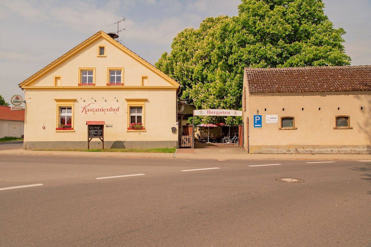 Mein Reich in der Uckermark – Kleiner Landgasthof mit Saal und zwei Ferienwohnungen, 17268 Flieth-Stegelitz