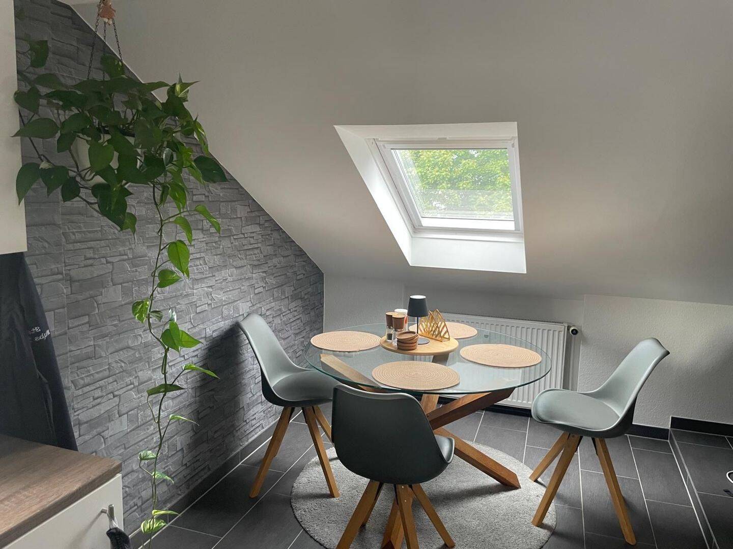 Modernisierte Dachgeschosswohnung mit Einbauküche in ruhiger Lage in Riedstadt zu vermieten, 64560 Riedstadt