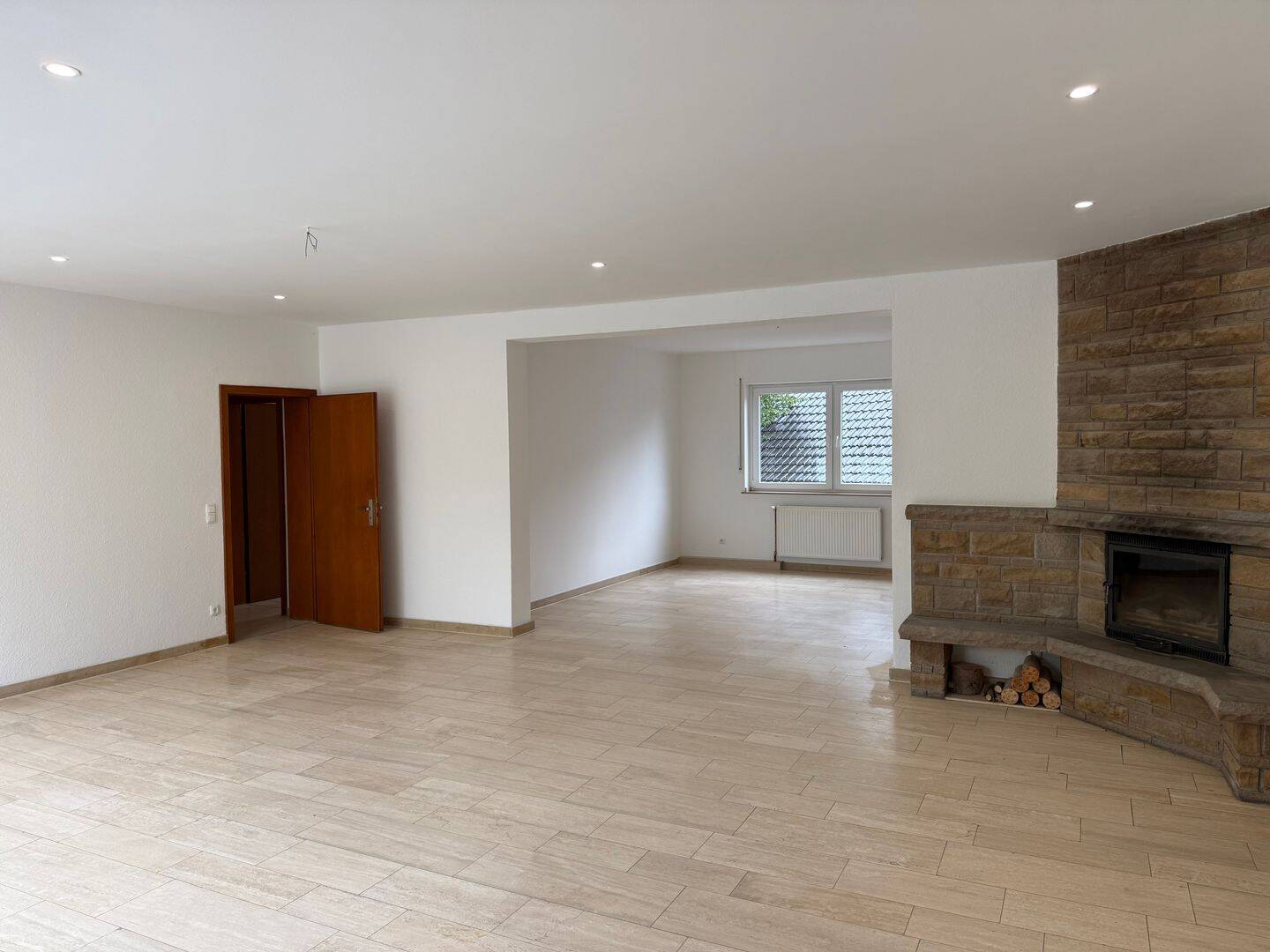 165 m² Platz für die Familie oder auch Wohnen und Arbeiten, in Gladbeck. Terrasse/Balkon 18 m², 7,5 Zimmer, 2 Bäder u. Gäste-WC., 45964 Gladbeck