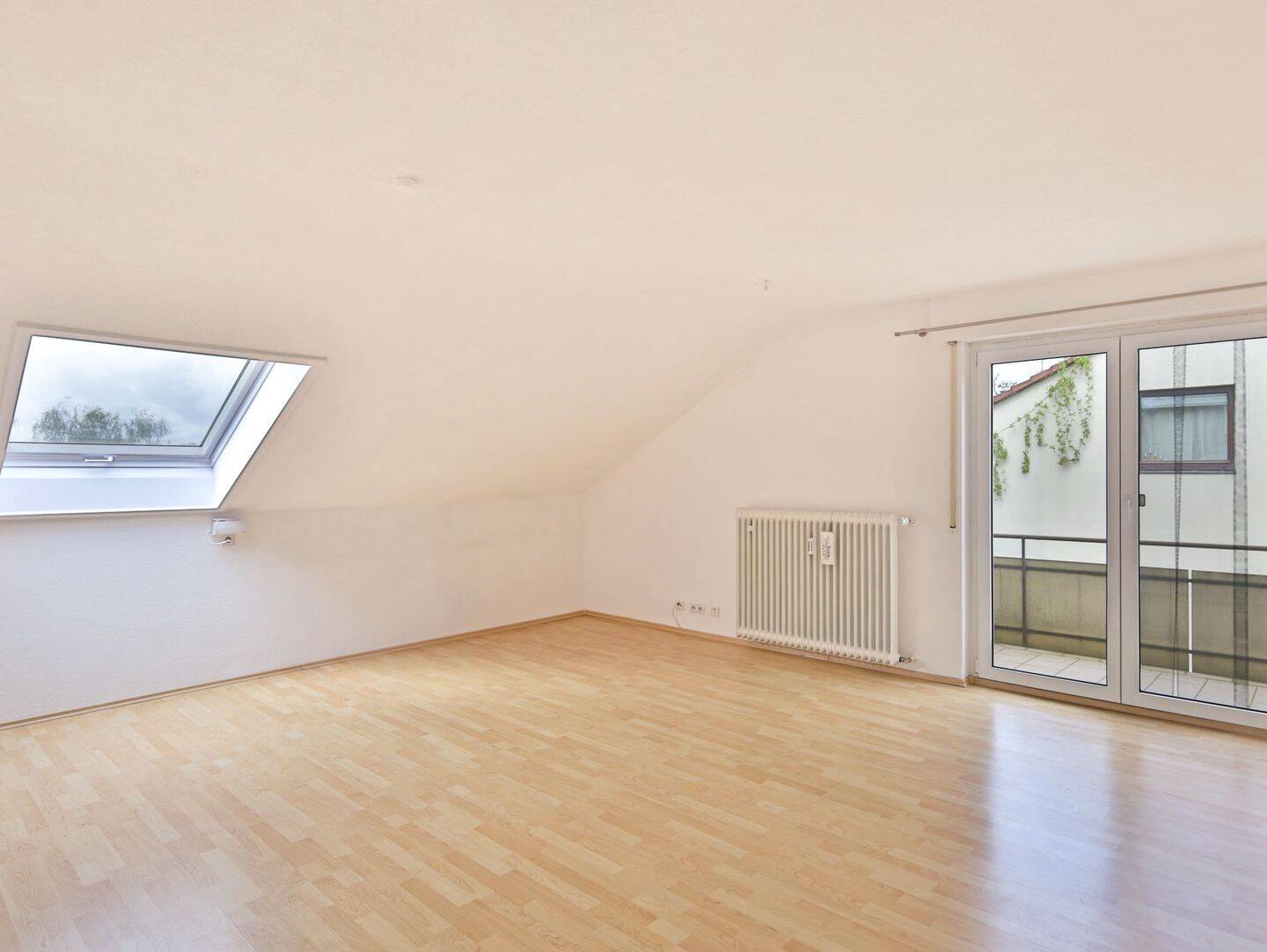 Tolle Dachgeschosswohnung in bevorzugter Wohnlage, 71065 Sindelfingen