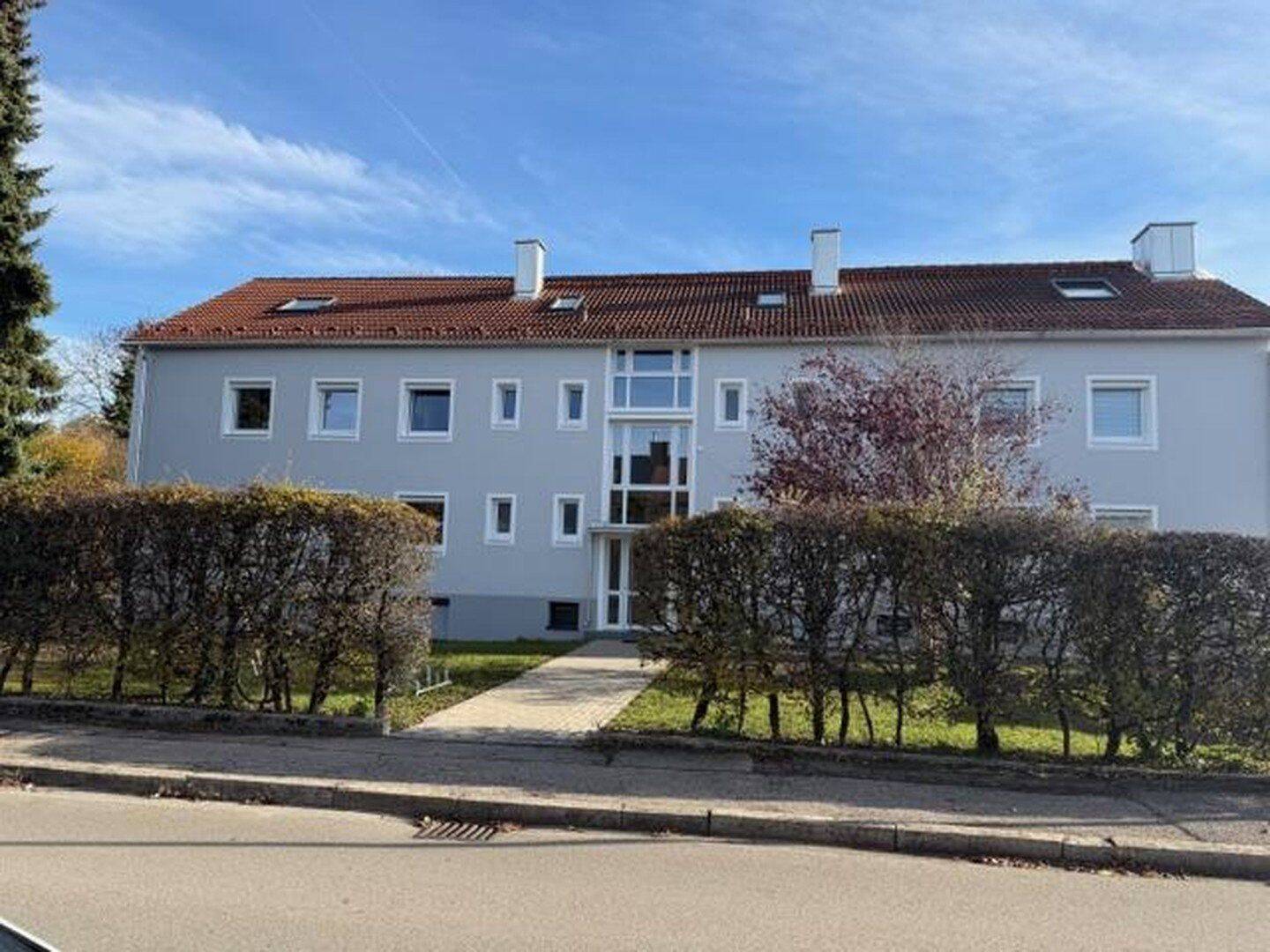 2- Zimmer – DG – Terrassenwohnung mit großer Essdiele, 82110 Germering