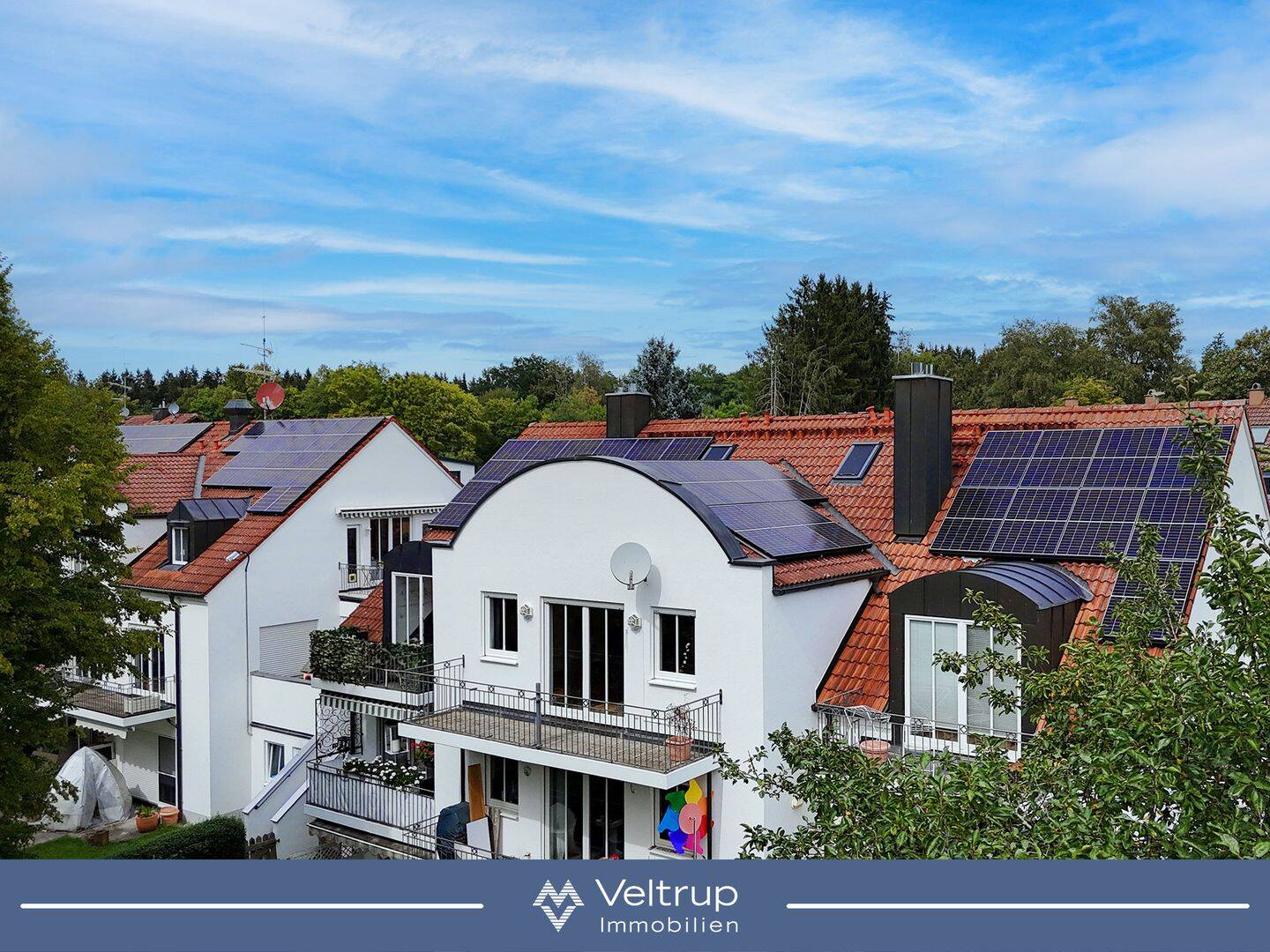 MEHR ALS EIN ZIMMER – HELLE DACHGESCHOSSWOHNUNG MIT GALERIE & BALKON IM GRÜNEN, 86926 Greifenberg
