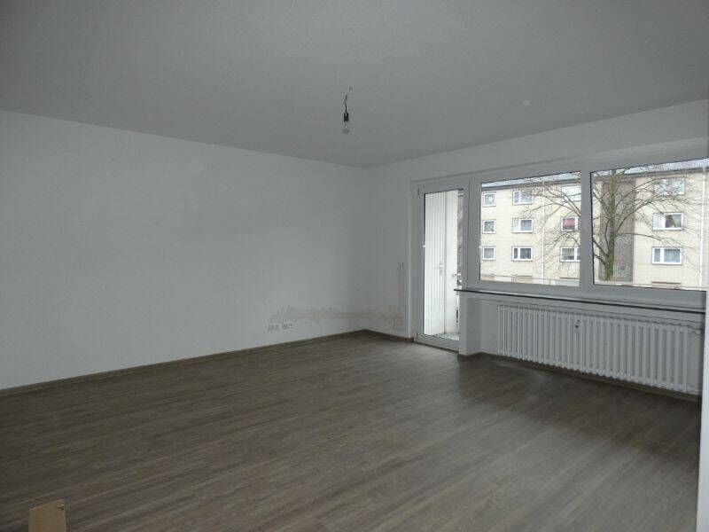 +++ 3 Zimmerwohnung im EG mit Balkon und Wannenbad +++, 47249 Duisburg (Buchholz Großenbaum Wanheim-Angerhausen)