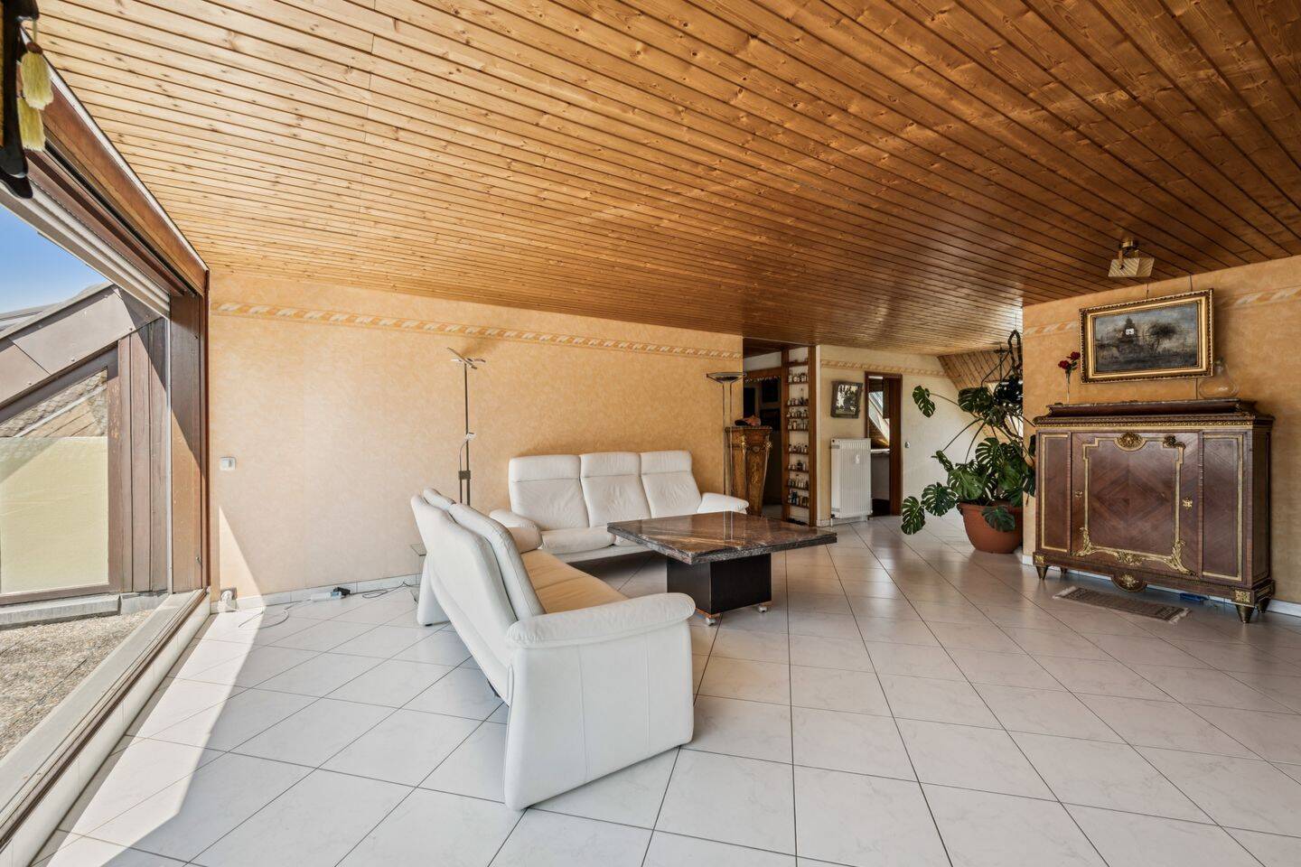 Stilvolle DG-Wohnung mit Loggia am Feldrand in Ludwigsburg, 71640 Ludwigsburg