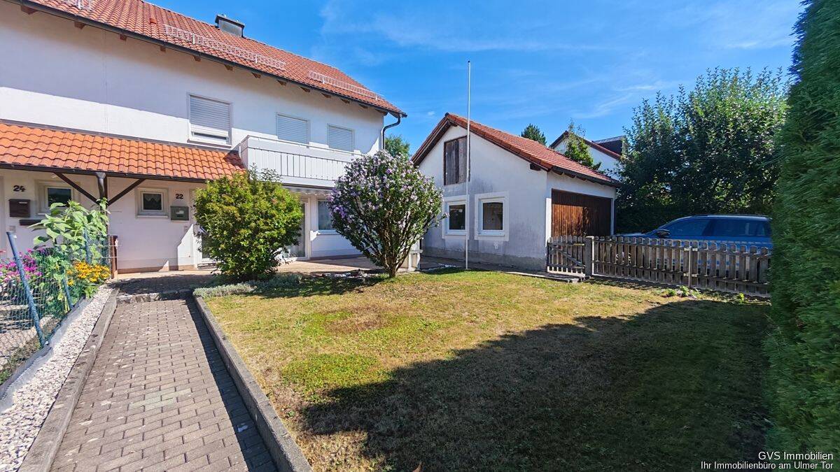 Massiv gebaute Doppelhaushälfte mit großer Garage in Ottobeuren, 87724 Ottobeuren