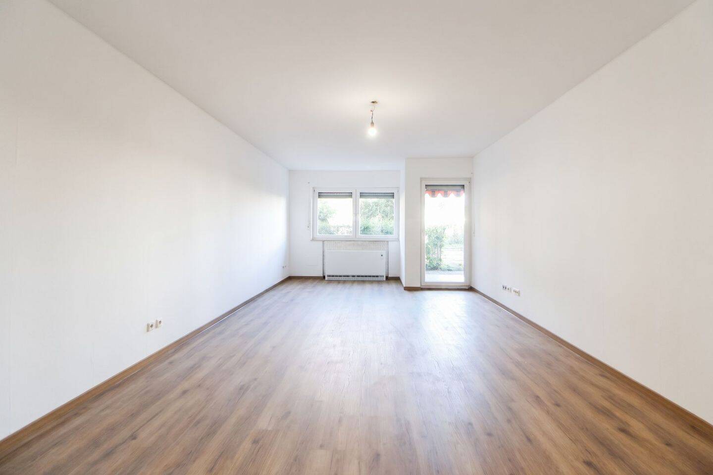Neuwertige 3,5-Zimmer-Wohnung mit Terrasse, Balkon, Aufzug und TG-Stellplatz, 75446 Wiernsheim