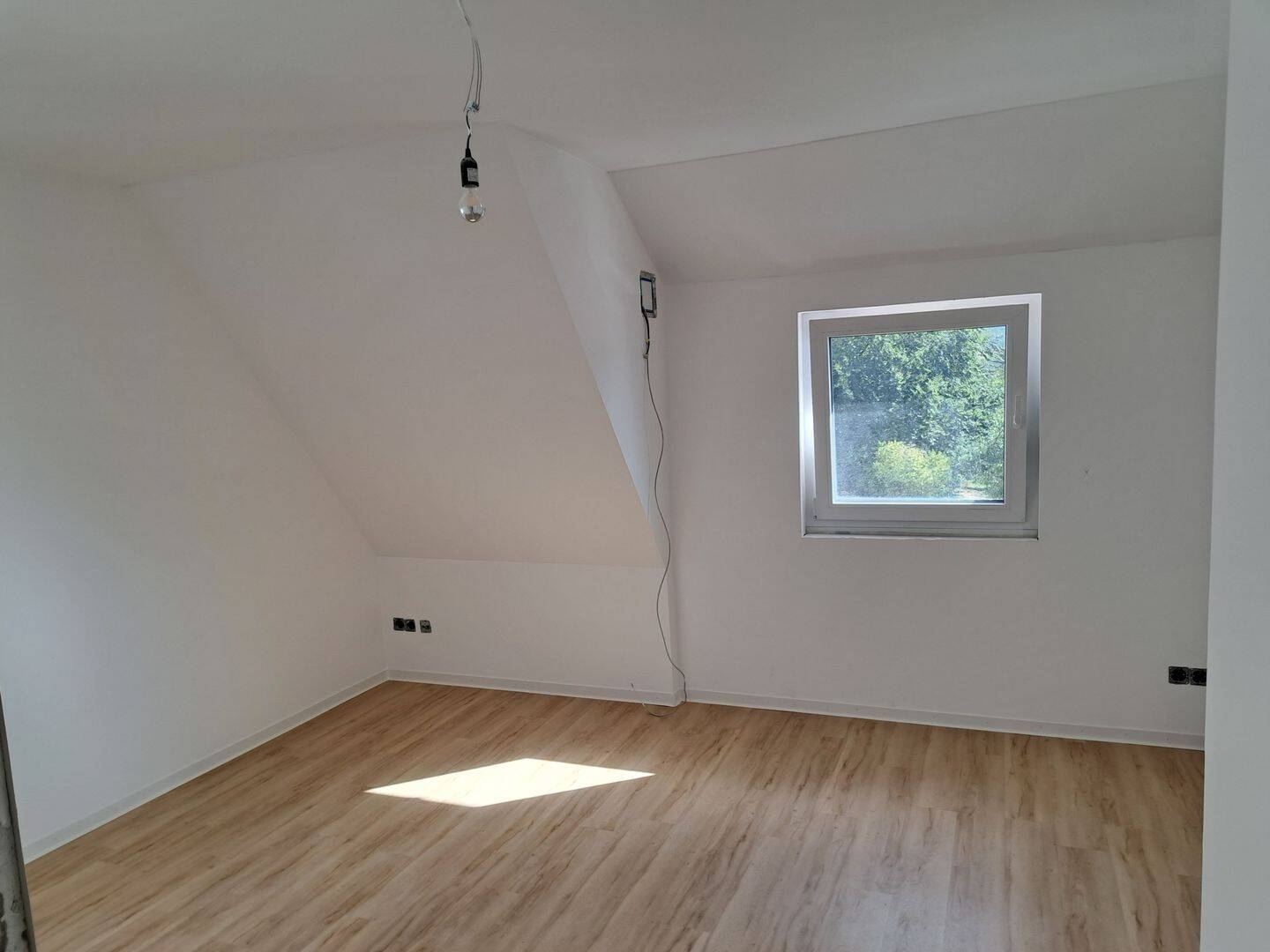 Freundliche 3 Zimmer Wohnung – Erstbezug nach Sanierung, 76356 Weingarten (Baden)