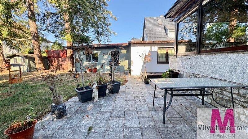 Möbliertes Einfamilienhaus mit Garten, Whirlpool und gehobener Ausstattung in Feucht, 90537 Feucht