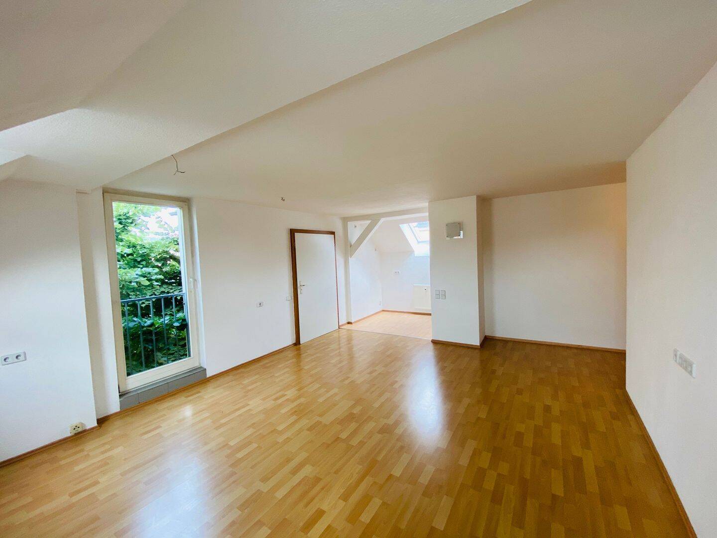 Mit Aufzug! Schicke 3 Raum Wohnung mit Dusche und Wanne im Zentrum von Gera., 7545 Gera (Bieblach Innenstadt Ostviertel Pforten Untermhaus)
