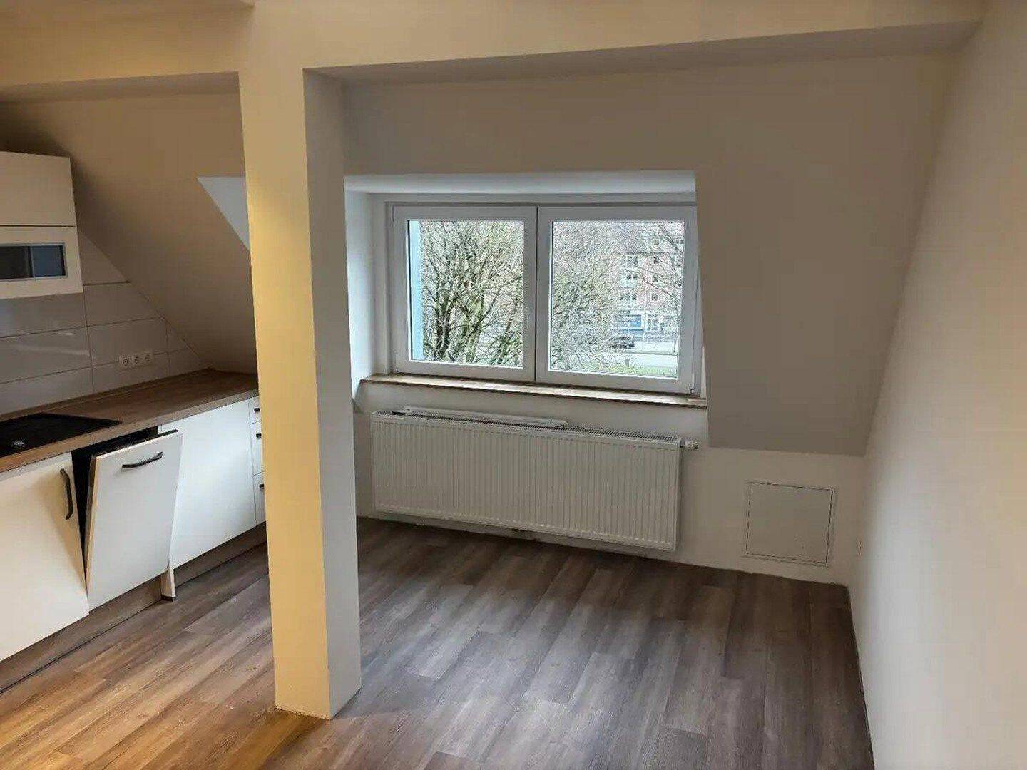 1-Zimmer Wohnung zu vermieten im Dachgeschoß, 24103 Kiel (Altstadt Damperhof Exerzierplatz Vorstadt)