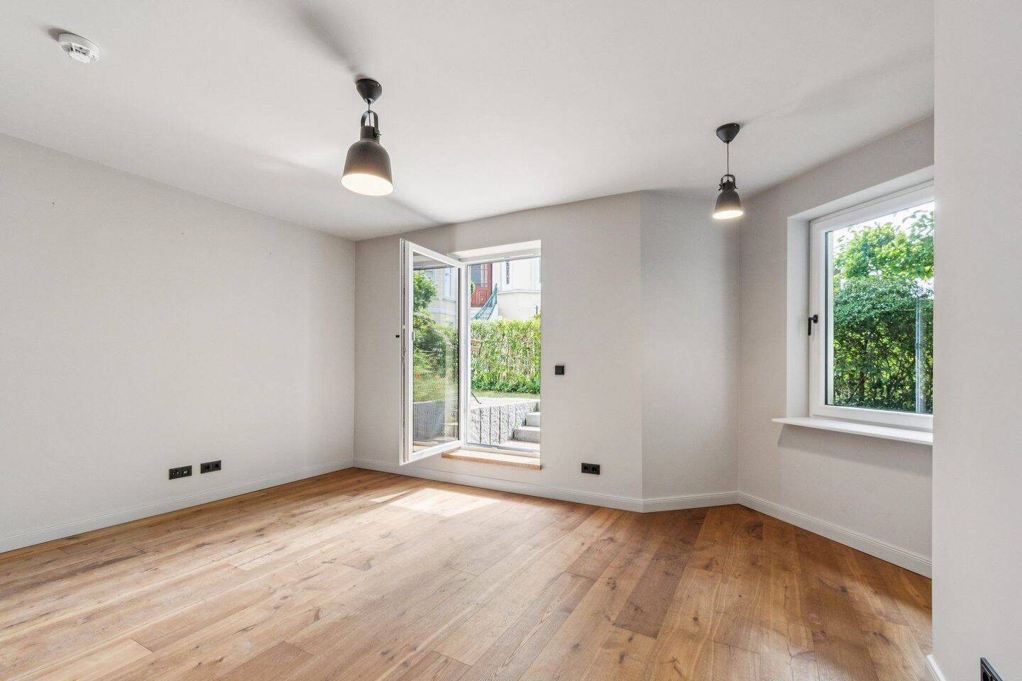 Bezugsfertige 2-Zimmer-Wohnung mit Privatgarten und Terrasse im Blankeneser Treppenviertel, 22587 Hamburg (Altona)