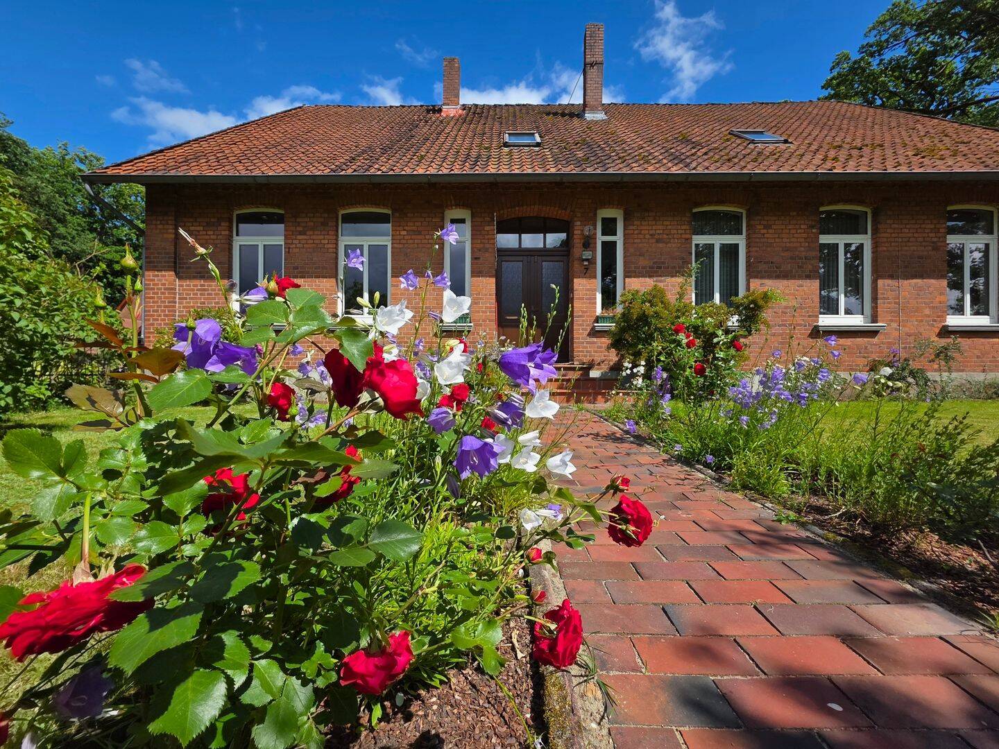 Charmantes Einfamilienhaus mit 12 Zimmern und großem Garten im OT von Uelzen, 29525 Uelzen