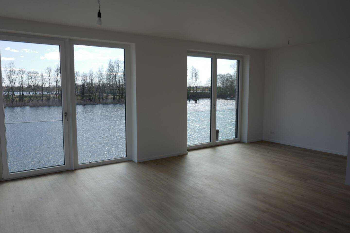 Zweitbezug mit Einbauküche und Balkon: exklusive 3-Zimmer-Hochparterre-Wohnung in Geesthacht, 21502 Geesthacht