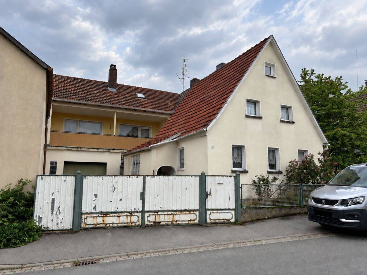 Einfamilienhaus mit Anbau und Garage in Maßbach-Poppenlauer, 97711 Maßbach