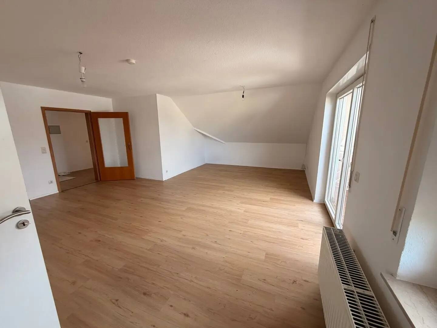 Attraktive Dachgeschoss Wohnung 110 qm , EBK, 2 Balkone ins Großenlüder/Bimbach, 36137 Großenlüder