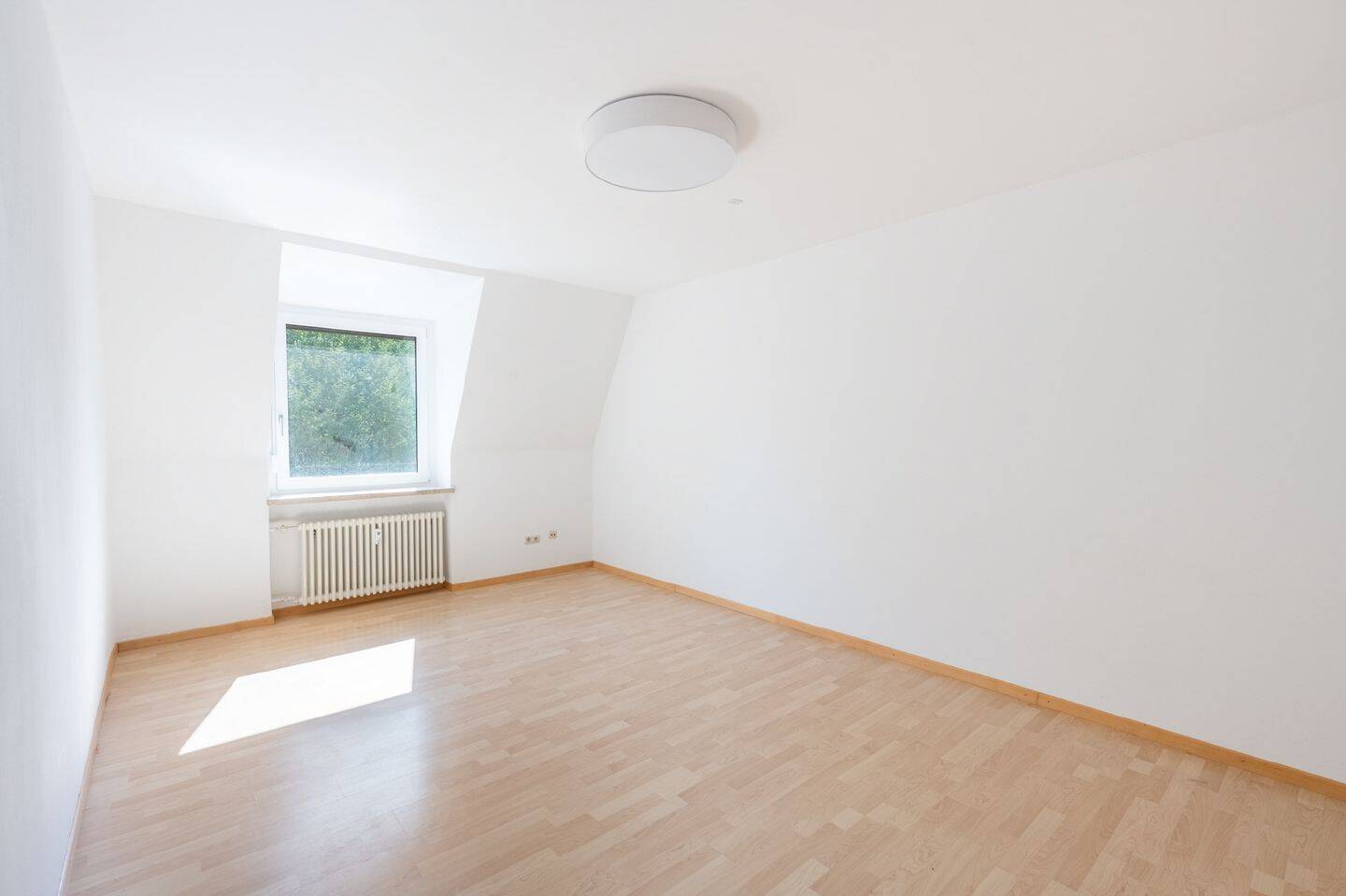 AIGNER – Bezugsfreie 4-Zimmer-Wohnung in ruhiger Lage am Romanplatz, 80639 München (Laim Neuhausen-Nymphenburg)