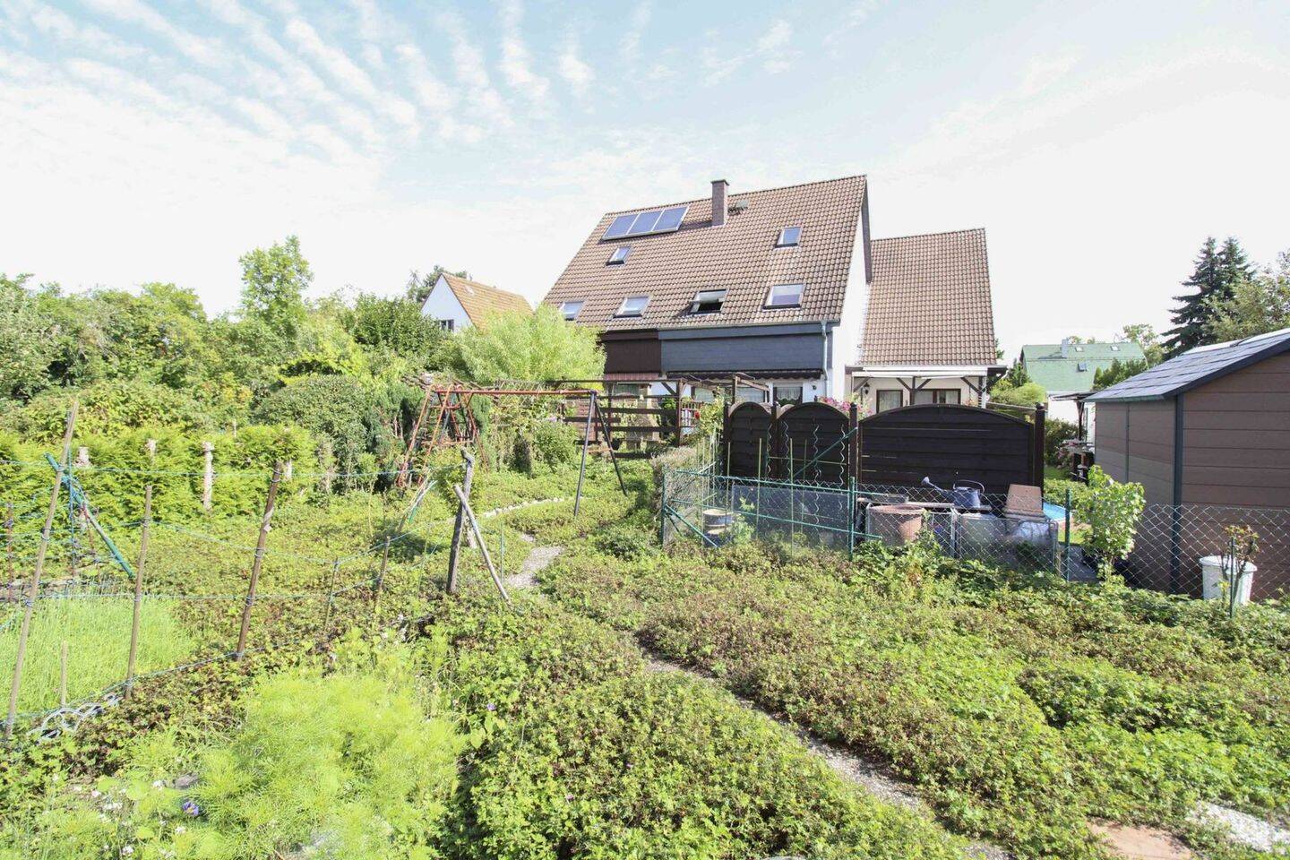 Familienglück in Berlin-Buckow – Großzügiges Reihenmittelhaus mit Terrasse, Garten und Stellplatz, 12351 Berlin (Neukölln Britz Buckow Gropiusstadt Rudow)