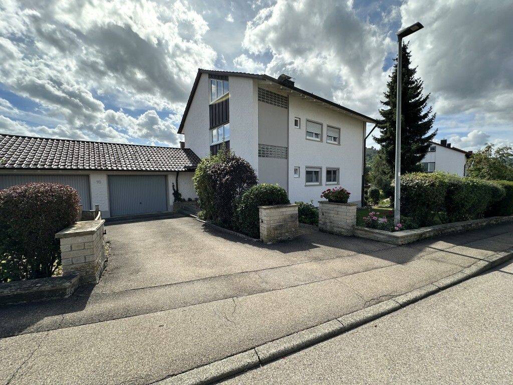Schöne 2-Zimmer Dachgeschosswohnung in Weilheim an der Teck, 73235 Weilheim an der Teck