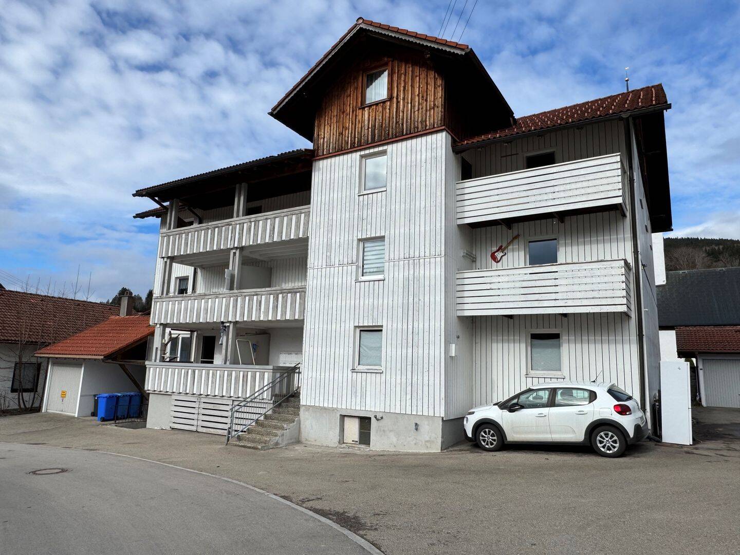Voll möbliertes 1-Zimmer-DG-Appartment ohne Balkon mit Einbauküche in Missen, 87547 Missen-Wilhams