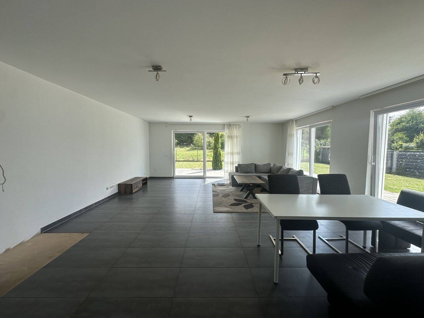 Großzügiges Wohnen mit Garten: 112 m² Erdgeschosswohnung mit Potenzial auf 3 Zimmer, 78052 Villingen-Schwenningen