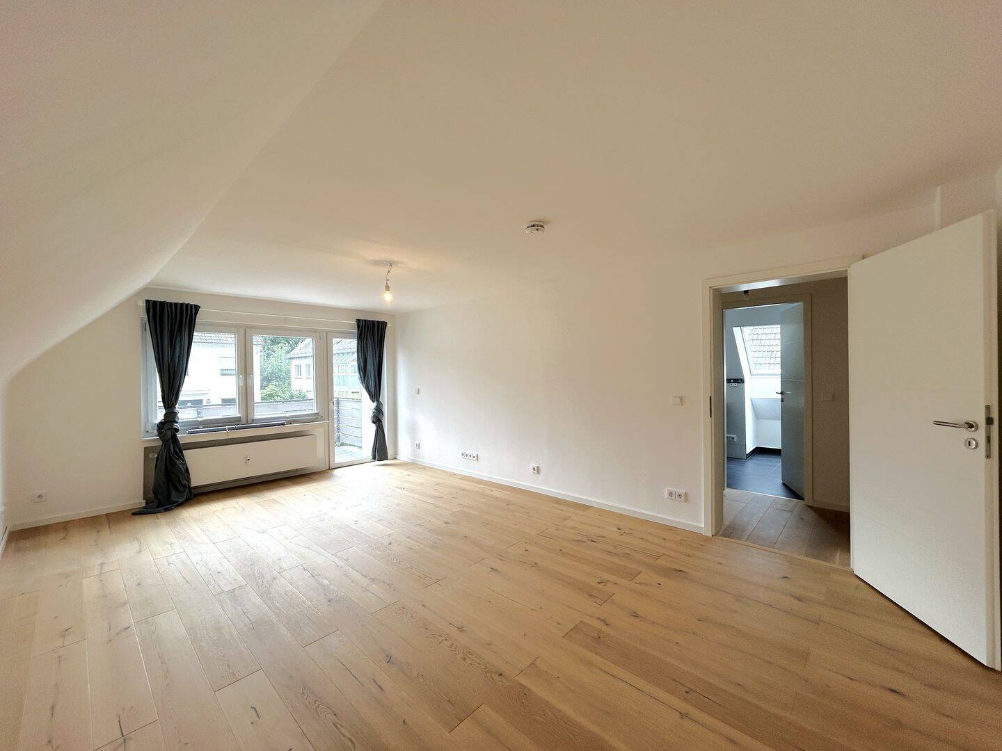 Frisch Saniert | Hochwertige 4 Zimmerwohnung mit Balkon und Garten, 30627 Hannover