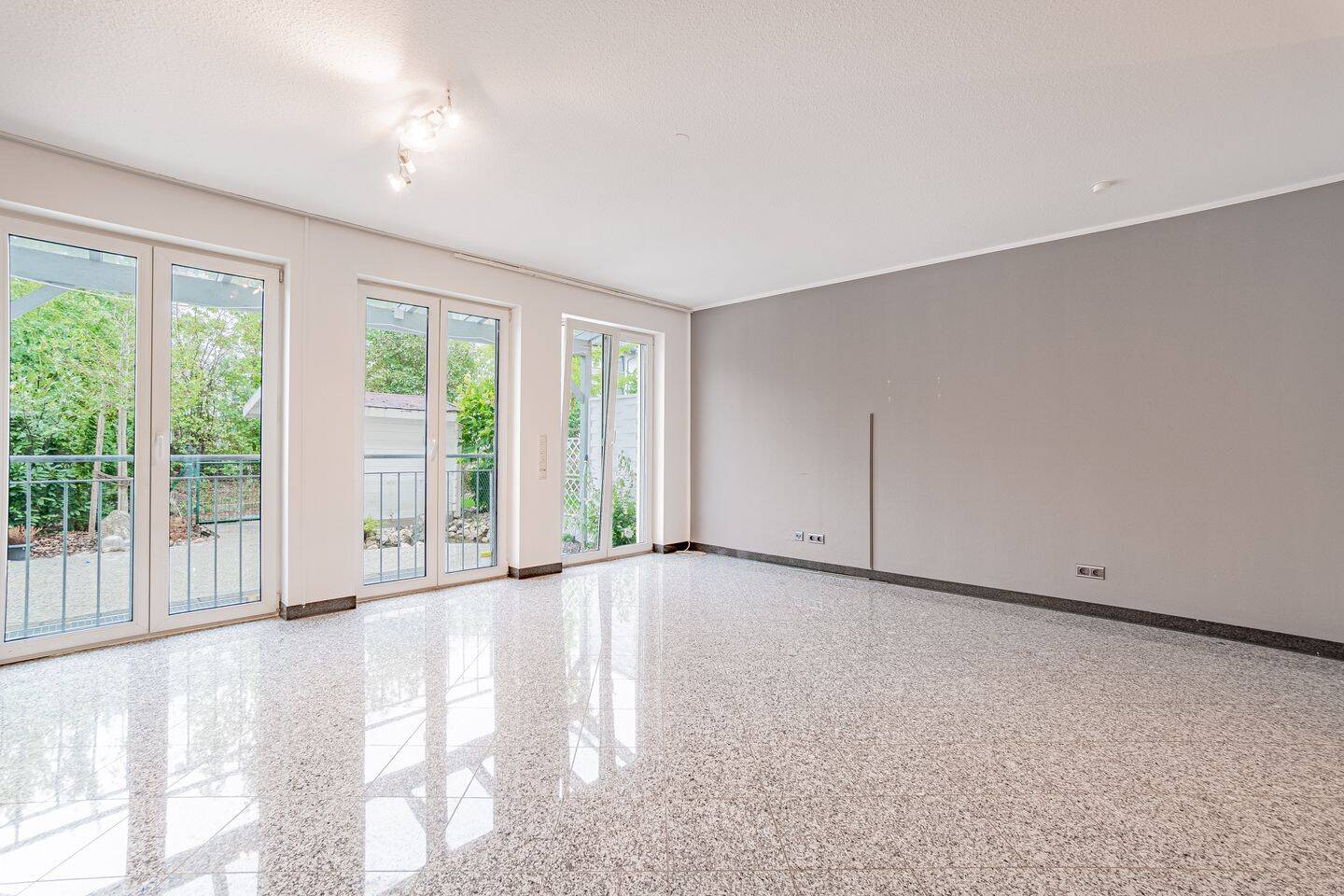ASCHHEIM / gepflegte Maisonette-Wohnung mit Terrasse und Garten, 85609 Aschheim