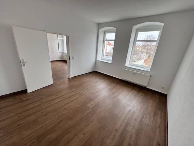 Toplage, Nachmieter gesucht, umfangreiche Renovierung, Schöne helle 2-Raum-Wohnung im 1.OG, 1589 Riesa