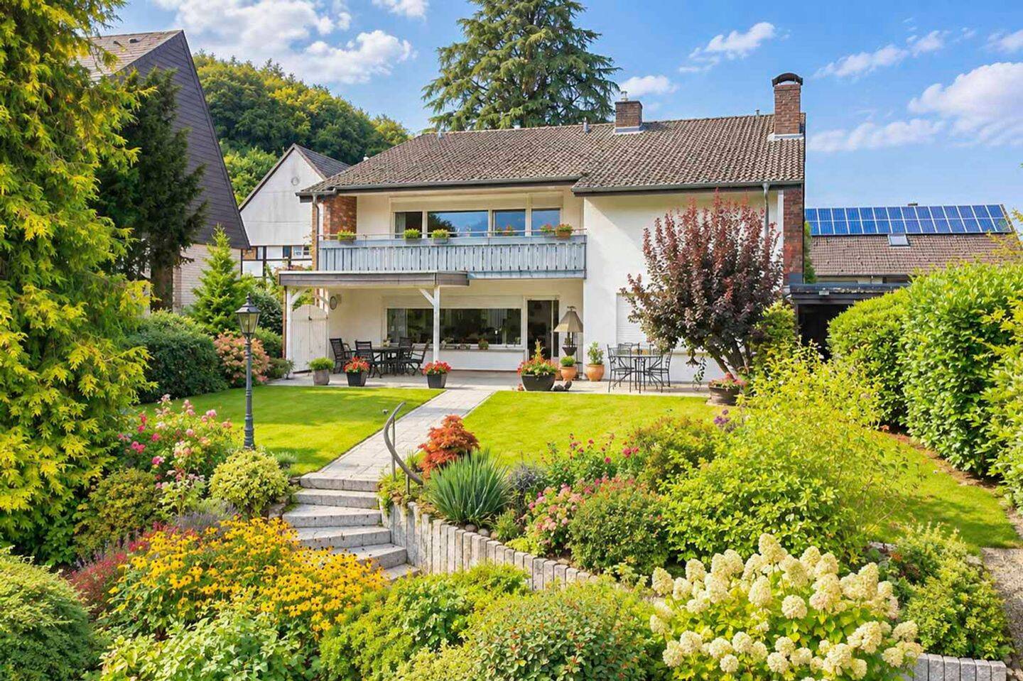 Gepflegtes Einfamilienhaus mit großem Garten, Garage und Carportstellplatz in Bad Salzuflen Wüsten, 32108 Bad Salzuflen