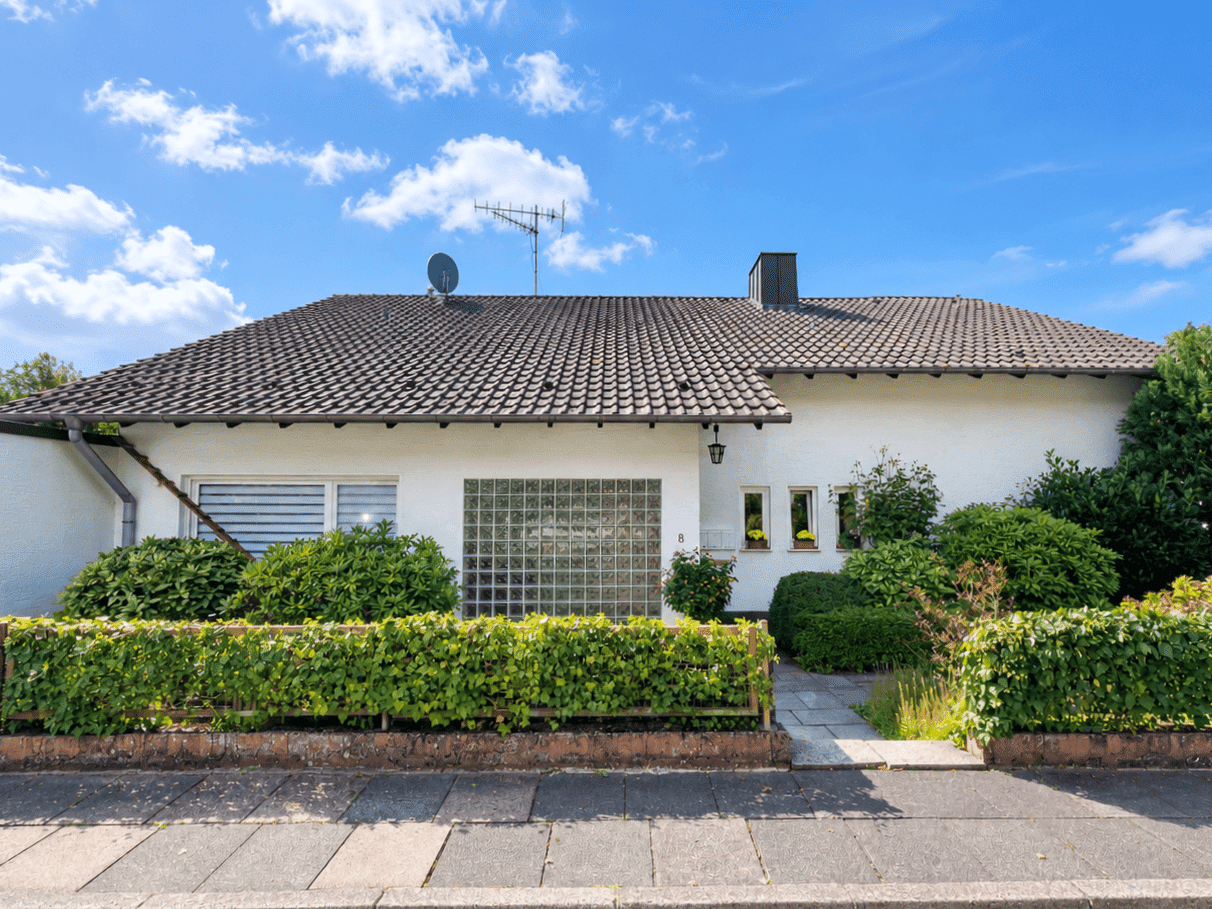 Wohnen im Herzen von Much: Gepflegte Eigentumswohnung mit Terrasse und Garage, 53804 Much
