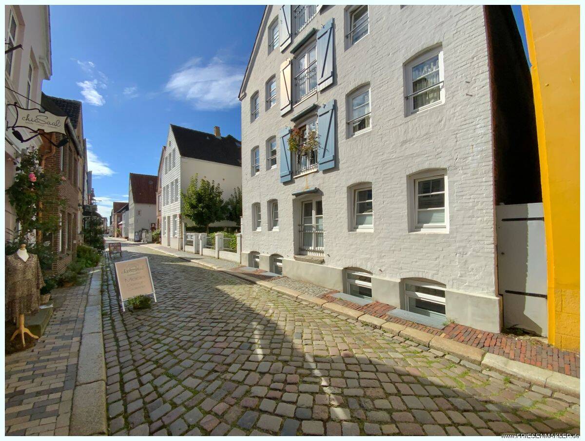 BEZUGSFREI IM TOPZUSTAND: Lichtdurchflutetes Souterrain-Appartement im Herzen der Altstadt !, 25813 Husum